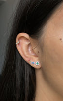 Brinco ponto de luz esmeralda